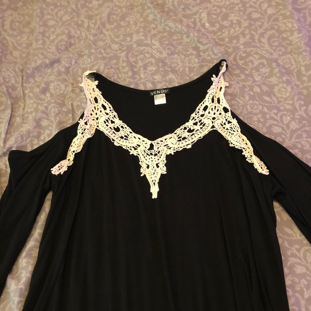 Cold shoulder top with lace